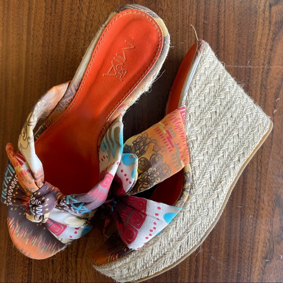 Mia Platform Sandals - Picture 4 of 5